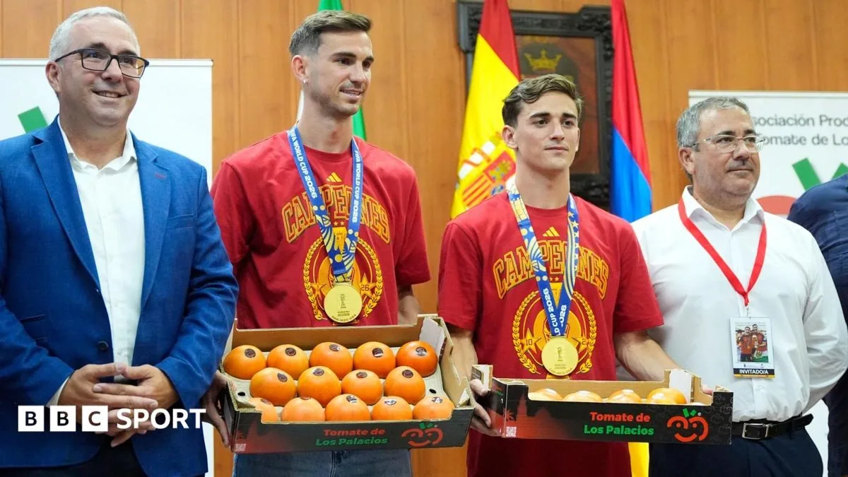 Fabian Ruiz and Gavi Honored in Los Palacios y Villafranca